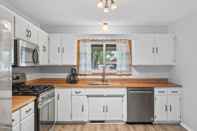 9626 Wellington Lane N, Maple Grove, MN 55369