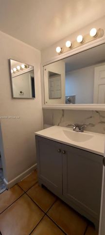 7851 Dunham Blvd 12, Miami, FL 33138