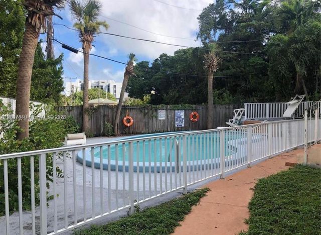 7851 Dunham Blvd 12, Miami, FL 33138