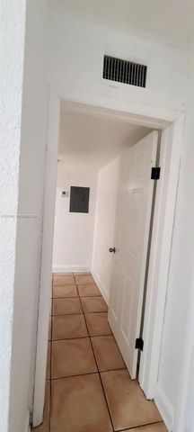 7851 Dunham Blvd 12, Miami, FL 33138