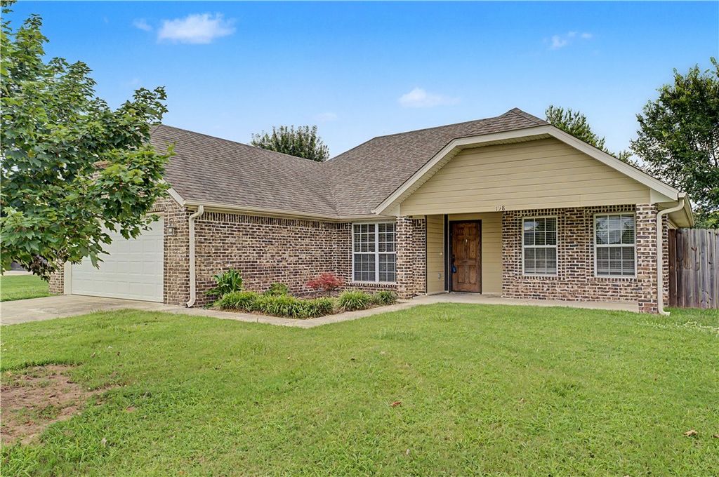 198 Alexandra Loop, Elkins, AR 72727