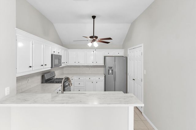 135 Snug Harbor Drive, Conroe, TX 77356