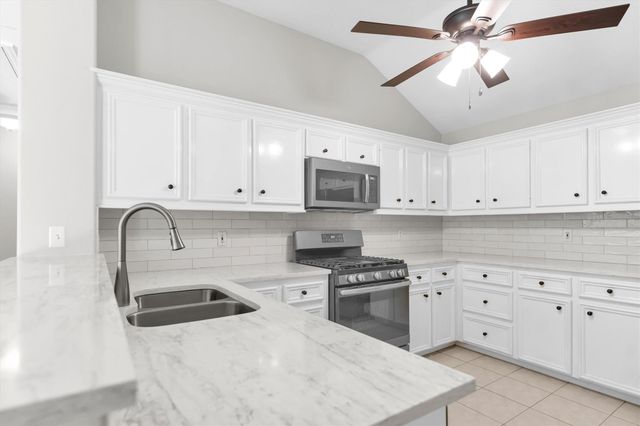 135 Snug Harbor Drive, Conroe, TX 77356