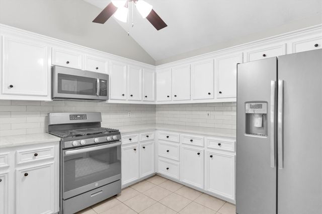 135 Snug Harbor Drive, Conroe, TX 77356