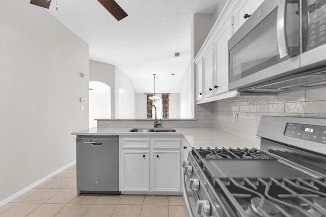 135 Snug Harbor Drive, Conroe, TX 77356