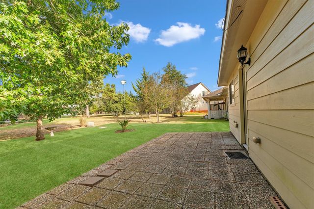 135 Snug Harbor Drive, Conroe, TX 77356