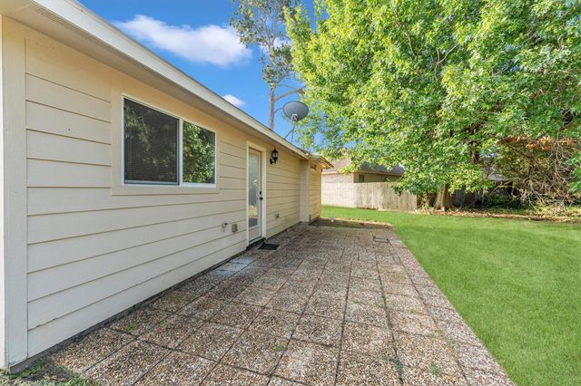 135 Snug Harbor Drive, Conroe, TX 77356