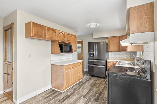 12000 Lee Dr, North Huntingdon, PA 15642