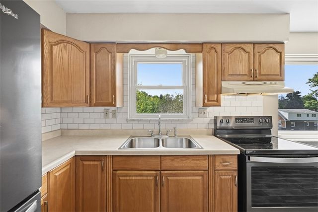 12000 Lee Dr, North Huntingdon, PA 15642