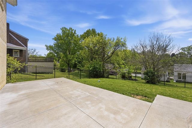 12000 Lee Dr, North Huntingdon, PA 15642