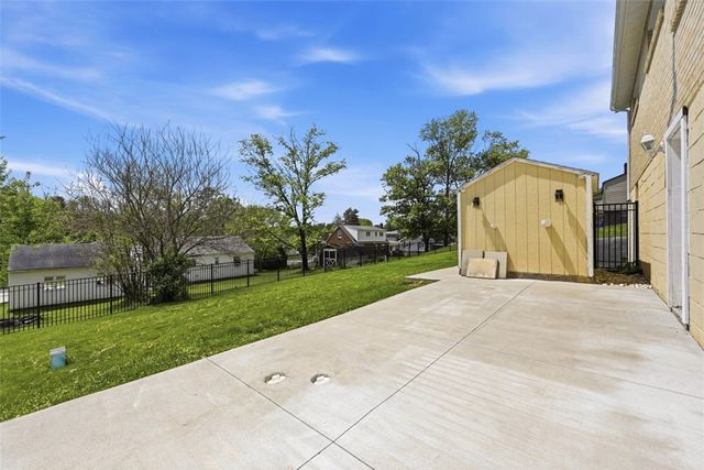 12000 Lee Dr, North Huntingdon, PA 15642