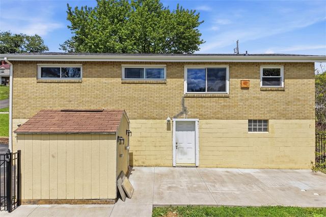 12000 Lee Dr, North Huntingdon, PA 15642