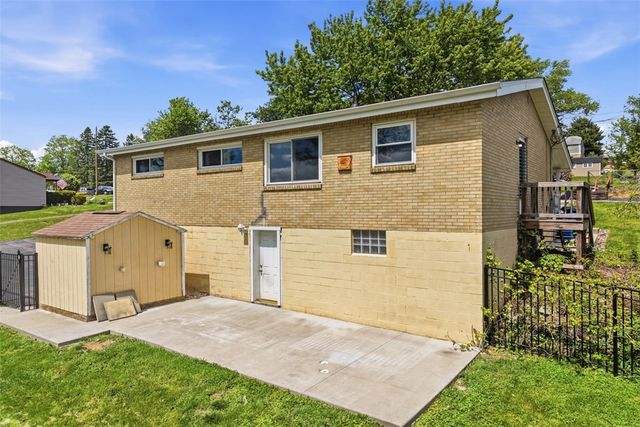 12000 Lee Dr, North Huntingdon, PA 15642