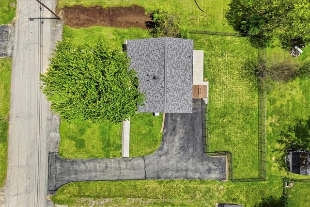 12000 Lee Dr, North Huntingdon, PA 15642