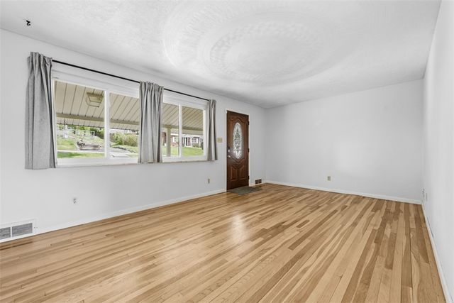 12000 Lee Dr, North Huntingdon, PA 15642