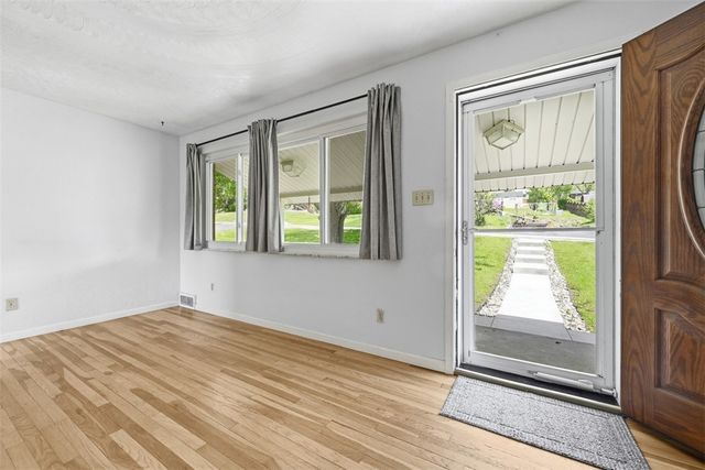 12000 Lee Dr, North Huntingdon, PA 15642