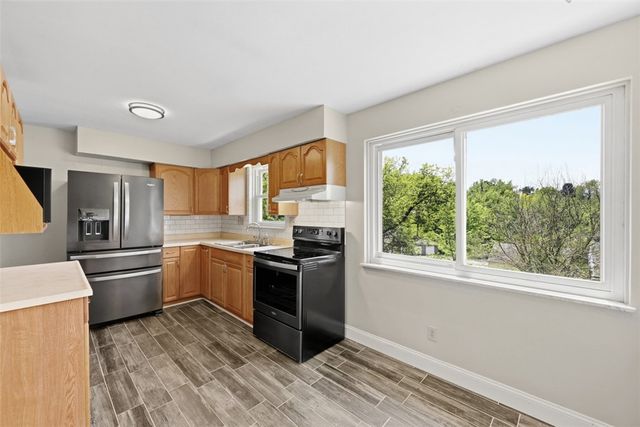 12000 Lee Dr, North Huntingdon, PA 15642