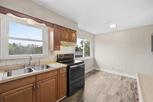 12000 Lee Dr, North Huntingdon, PA 15642