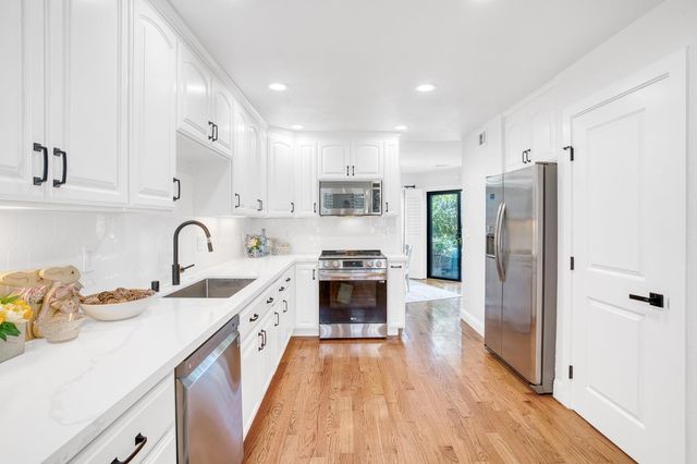 227 Ada Avenue B, Mountain View, CA 94043