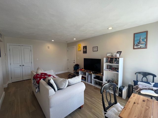 56 Humphrey Street 04-1, Swampscott, MA 01907