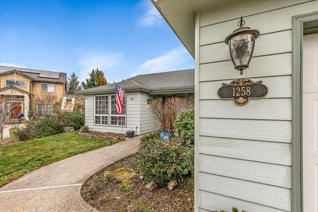 1258 Joshua Court, Central Point, OR 97502