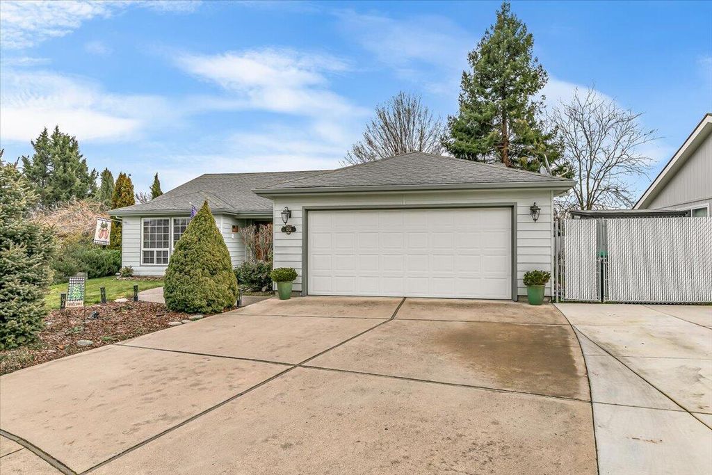 1258 Joshua Court, Central Point, OR 97502