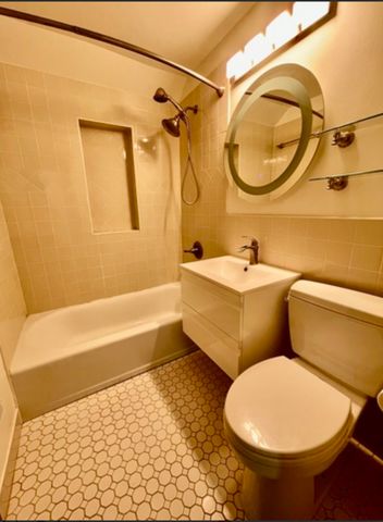 3701 W North Shore Avenue, Lincolnwood, IL 60712