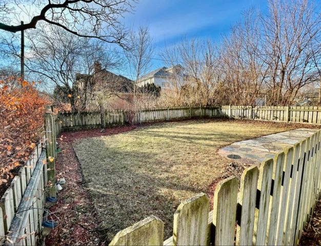 3701 W North Shore Avenue, Lincolnwood, IL 60712