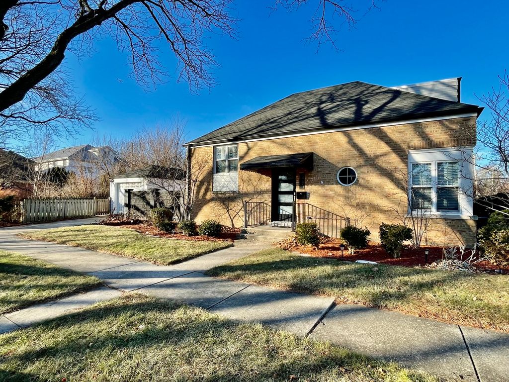 3701 W North Shore Avenue, Lincolnwood, IL 60712