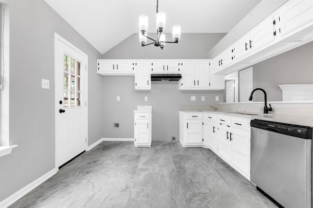 2568 PARKVIEW DR, Memphis, TN 38128