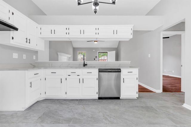 2568 PARKVIEW DR, Memphis, TN 38128