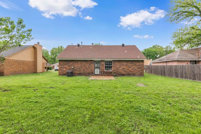 2568 PARKVIEW DR, Memphis, TN 38128