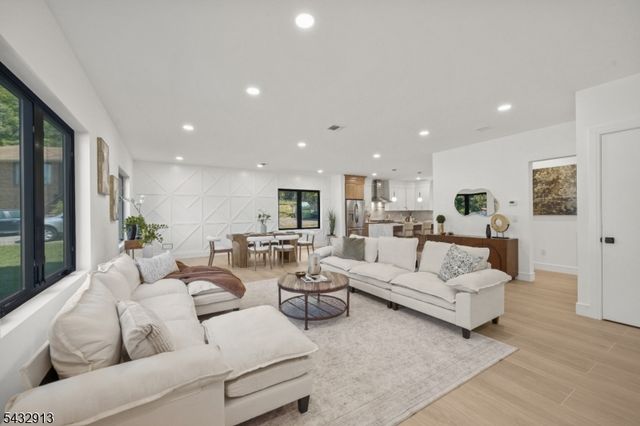 24 Richard Scott Ct, Haledon Boro, NJ 07508