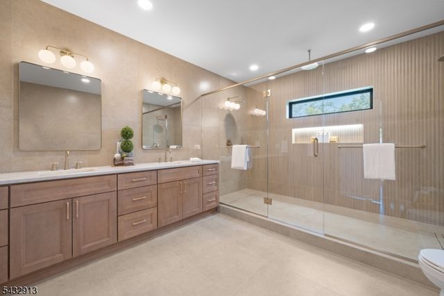 24 Richard Scott Ct, Haledon Boro, NJ 07508