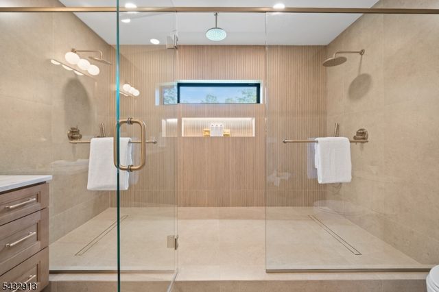 24 Richard Scott Ct, Haledon Boro, NJ 07508