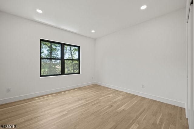 24 Richard Scott Ct, Haledon Boro, NJ 07508