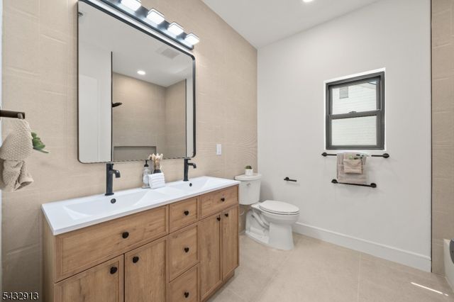 24 Richard Scott Ct, Haledon Boro, NJ 07508