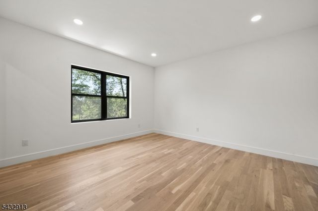 24 Richard Scott Ct, Haledon Boro, NJ 07508