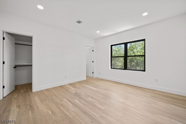 24 Richard Scott Ct, Haledon Boro, NJ 07508