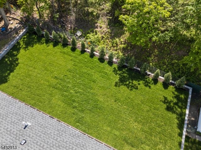 24 Richard Scott Ct, Haledon Boro, NJ 07508