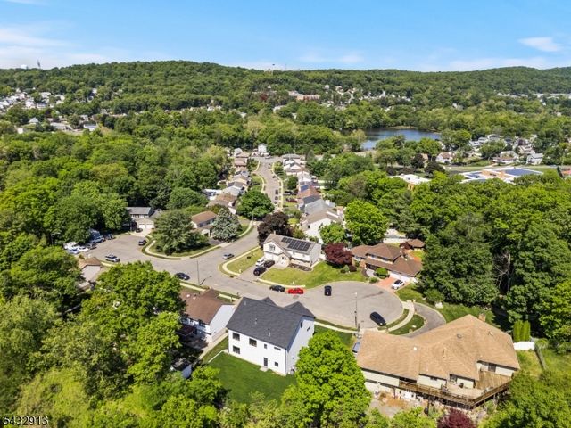24 Richard Scott Ct, Haledon Boro, NJ 07508