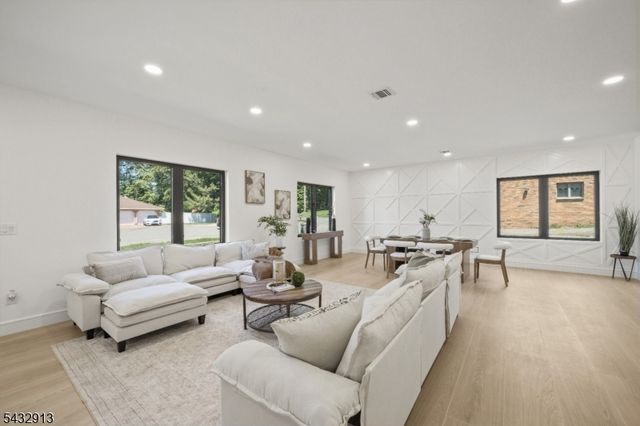 24 Richard Scott Ct, Haledon Boro, NJ 07508