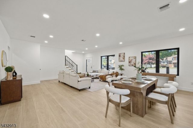 24 Richard Scott Ct, Haledon Boro, NJ 07508