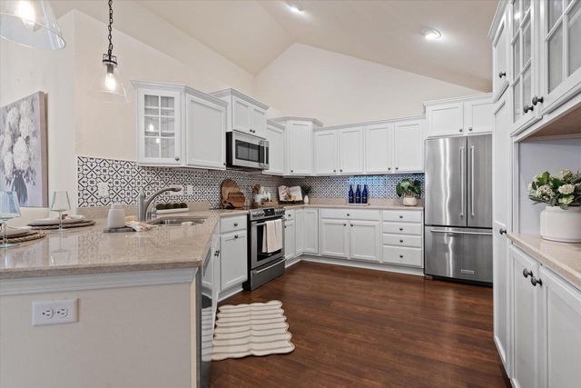 1013 Ann Marie WAY, Oconomowoc, WI 53066