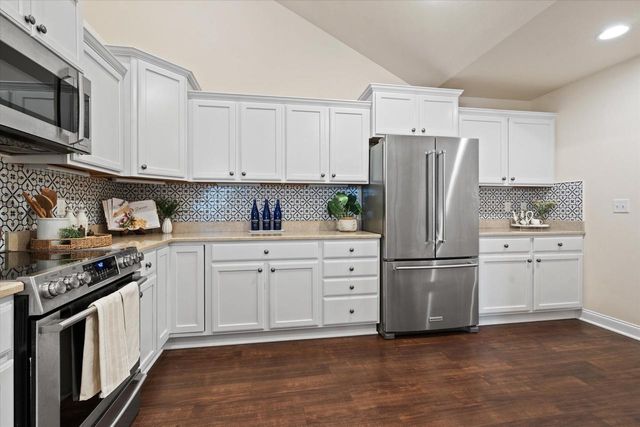 1013 Ann Marie WAY, Oconomowoc, WI 53066