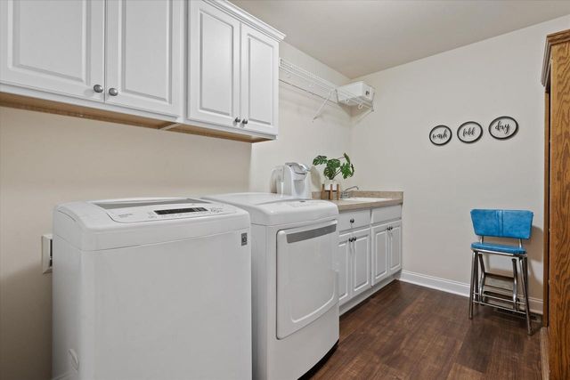 1013 Ann Marie WAY, Oconomowoc, WI 53066