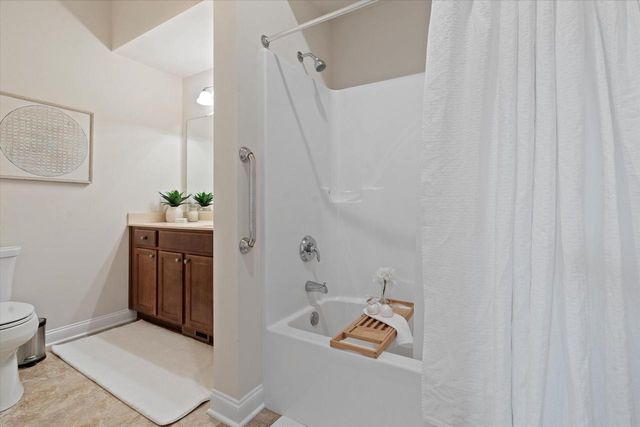 1013 Ann Marie WAY, Oconomowoc, WI 53066