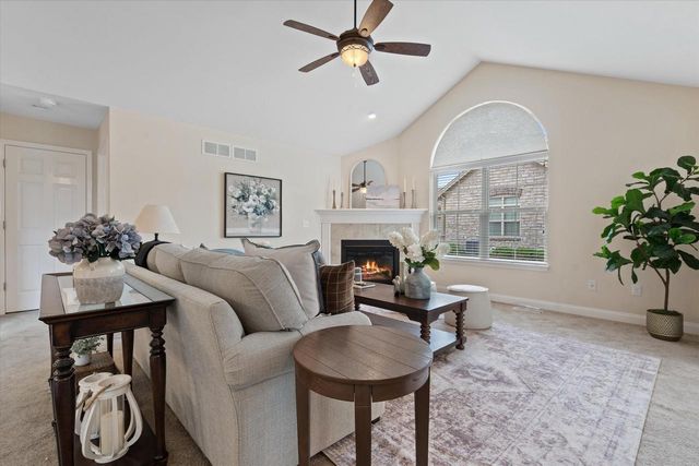 1013 Ann Marie WAY, Oconomowoc, WI 53066