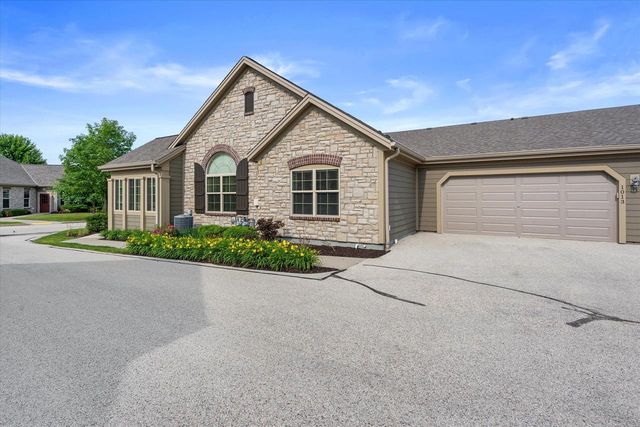 1013 Ann Marie WAY, Oconomowoc, WI 53066
