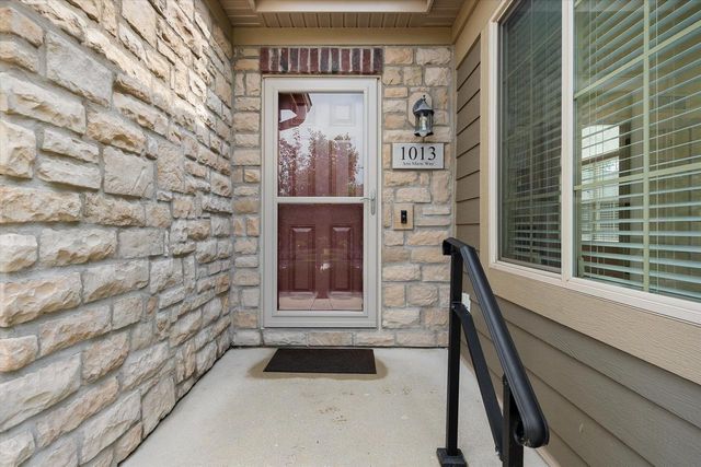 1013 Ann Marie WAY, Oconomowoc, WI 53066